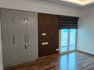 Room in 2 BHK Apartment at Samridhi Luxuriya Avenue, Sector 150 – for Rent