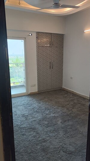 Room in 2 BHK Apartment at Samridhi Luxuriya Avenue, Sector 150 – for Rent