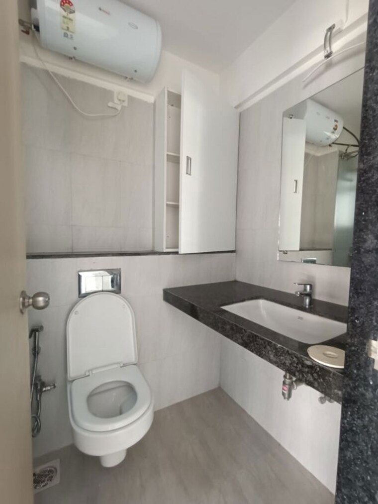 Bathroom, godrej-central 3 Bedroom 1100 Sq.Ft. Apartment In Chembur Mumbai 10381516