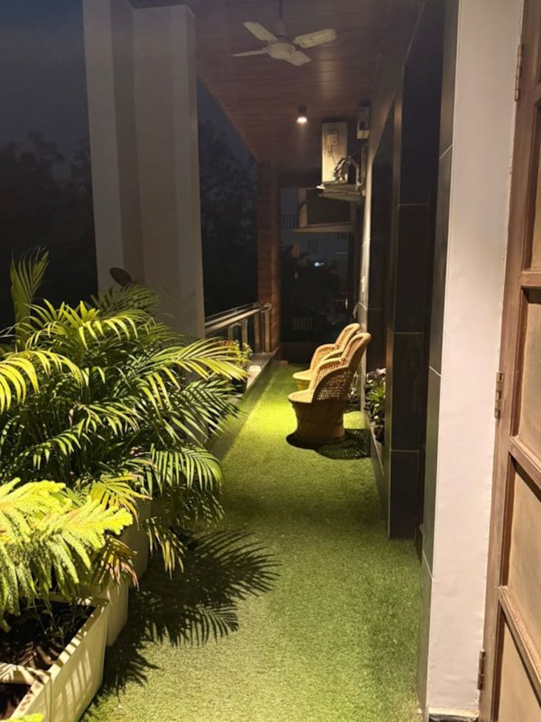 Balcony, palam-vihar-residents-association 4 Bedroom 3240 Sq.Ft. Builder Floor In Palam Vihar Gurgaon 10381509