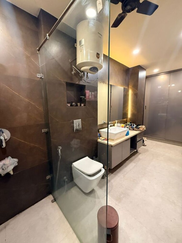 Bathroom, palam-vihar-residents-association 4 Bedroom 3240 Sq.Ft. Builder Floor In Palam Vihar Gurgaon 10381509