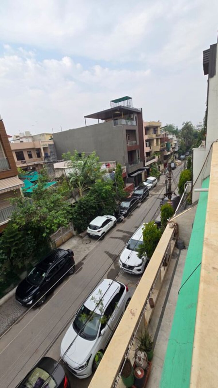 Balcony, rwa-apartments-sector-12 1 Bedroom 950 Sq.Ft. Independent House In Sector 12 Noida 10381527