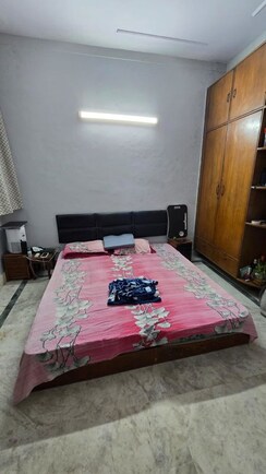 1 BHK Independent House For Rent in RWA Apartments Sector 12