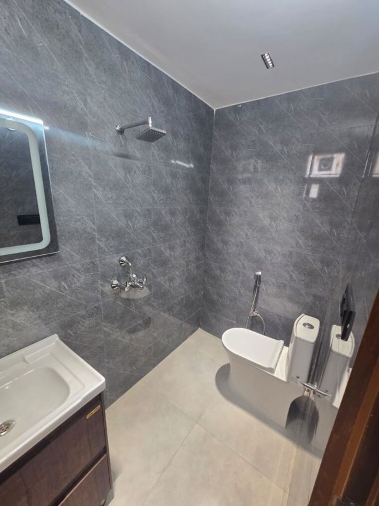 Bathroom, khanpur 2 Bedroom 100 Sq.Yd. Apartment In Khanpur Kharar 10381520