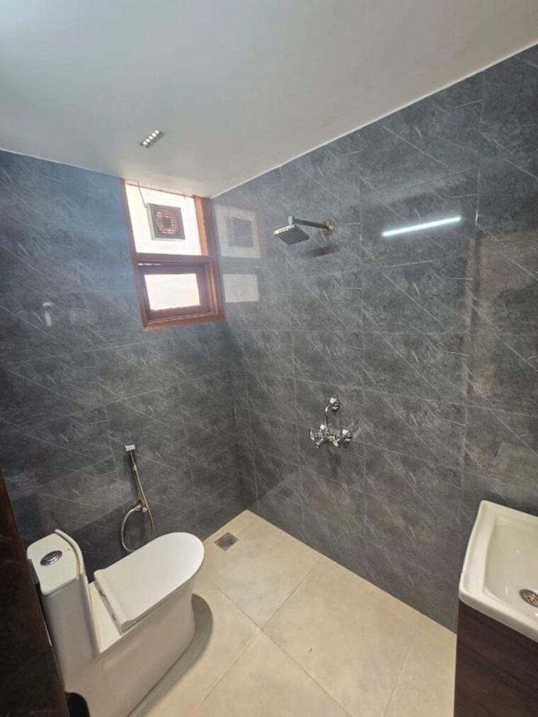 Bathroom, khanpur 2 Bedroom 100 Sq.Yd. Apartment In Khanpur Kharar 10381520
