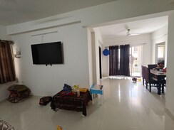 2 BHK Apartment For Rent in Paramount Hill County