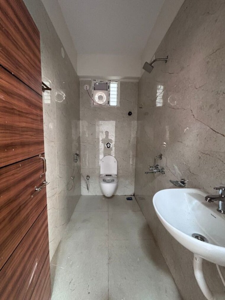 Bathroom, golden-tulip-kondapur 1 Bedroom 750 Sq.Ft. Apartment In Kondapur Hyderabad 10381558