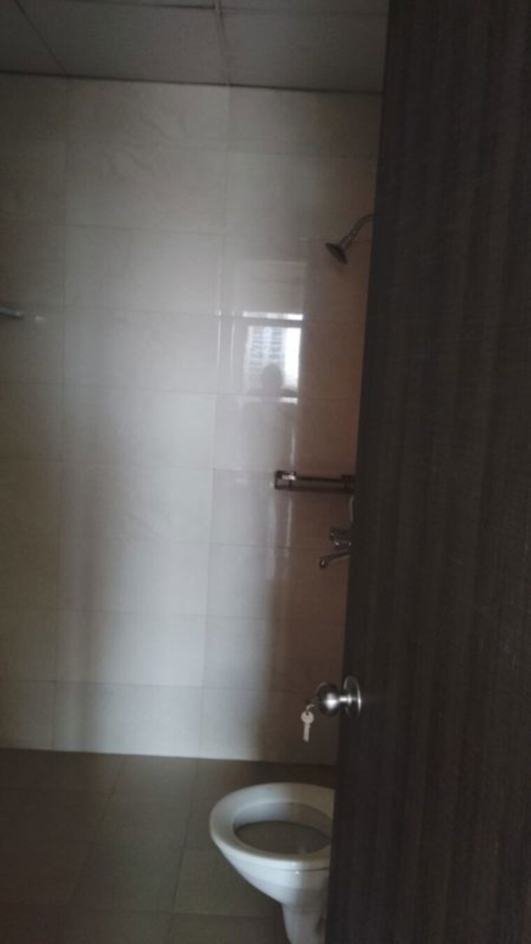 Bathroom, baani-city-center 2 Bedroom 1250 Sq.Ft. Apartment In Sector 63 Gurgaon 10381557