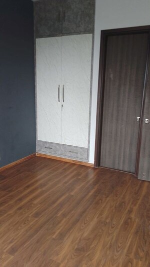 Room in 2 BHK Apartment at Baani City Center, Sector 63 – for Sale