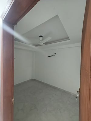 Room in 2 BHK Apartment at Palm Residency Chhatarpur, Chattarpur – for Rent