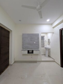 1 BHK + Pooja Room,Servant Room,Study Room,Extra Room,Basement,Store Room Apartment For Rent in Happy Homes Kondapur