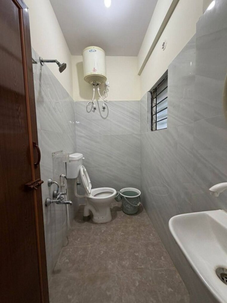 Bathroom, sri-sai-residency-kadubeesanahalli 1 Bedroom 600 Sq.Ft. Apartment In Kadubeesanahalli Bangalore 10381598