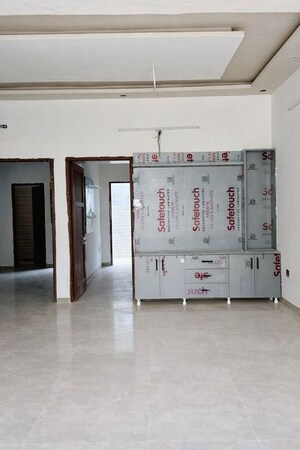 Room in 4 BHK Independent House at Shiva Enclave Zirakpur, Patiala Road – for Sale