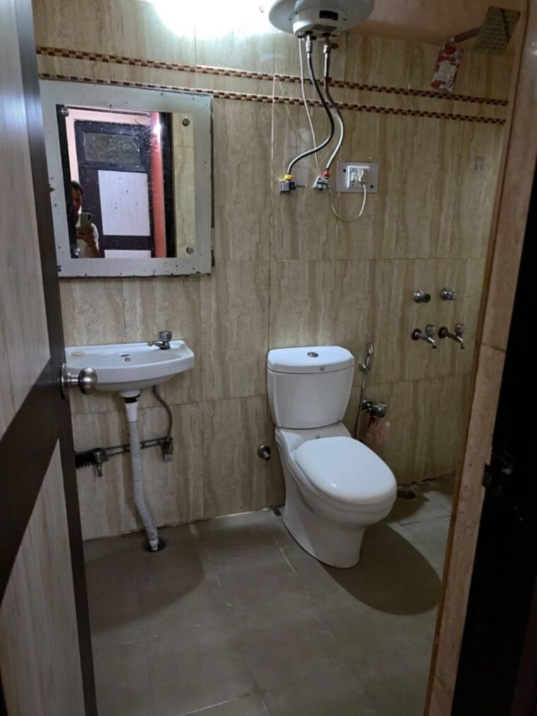 Bathroom, palam-vihar-residents-association 3 Bedroom 1580 Sq.Ft. Independent House In Palam Vihar Gurgaon 10381605