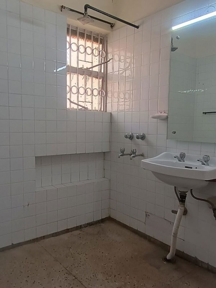 Bathroom, vasant kunj 2 Bedroom 1300 Sq.Ft. Apartment In Vasant Kunj Delhi 10381612