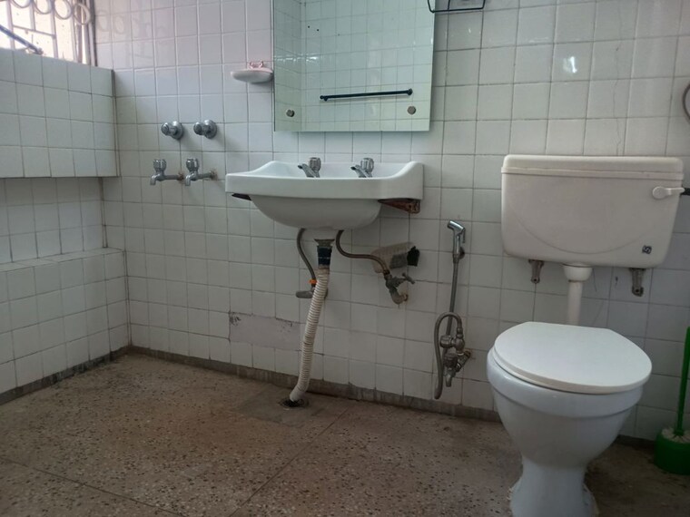 Bathroom, vasant kunj 2 Bedroom 1300 Sq.Ft. Apartment In Vasant Kunj Delhi 10381612