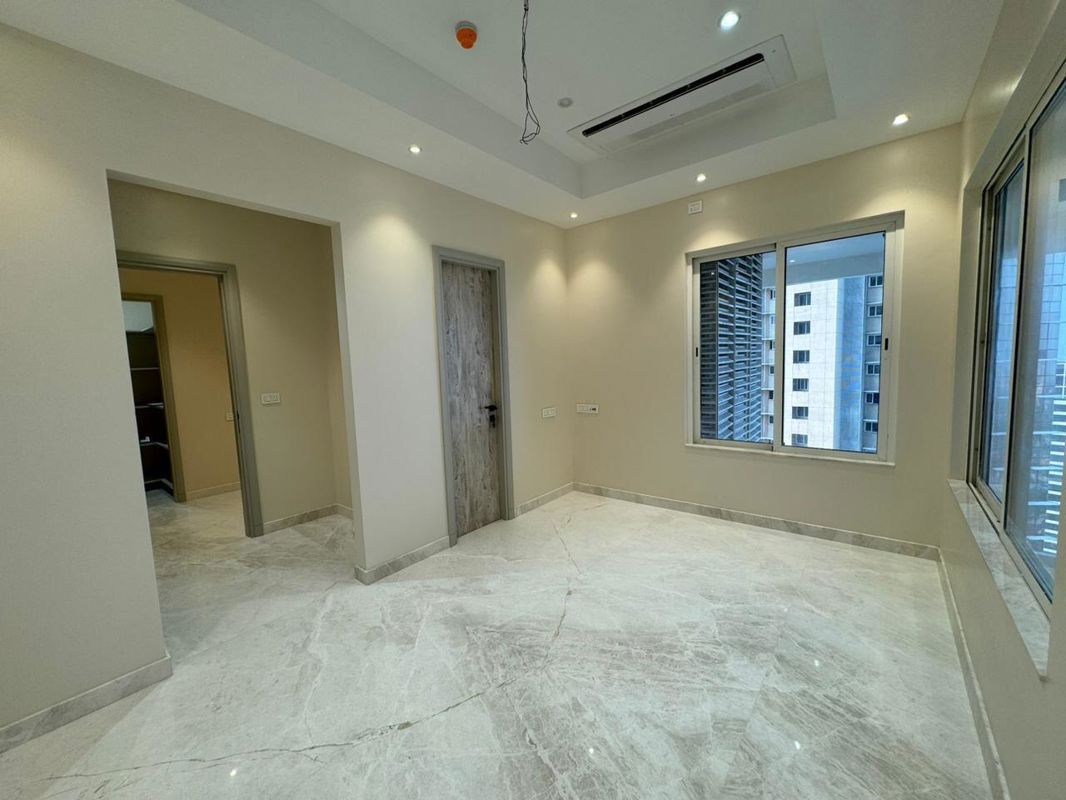 4 BHK + Servant Room,Extra Room Apartment For Rent in Indiabulls Sky Forest