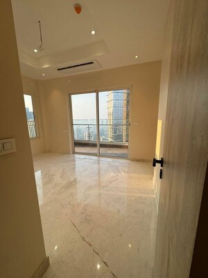 Room in 4 BHK Apartment at Indiabulls Sky Forest, Lower Parel – for Rent