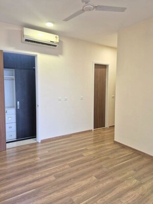Room in 3 BHK Apartment at Indiabulls Sky Forest, Lower Parel – for Rent