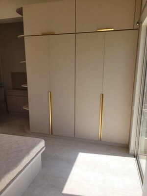 Room in 3 BHK Apartment at Indiabulls Sky Forest, Lower Parel – for Rent