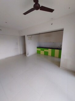 1 BHK Apartment For Rent in Sheth Tiara