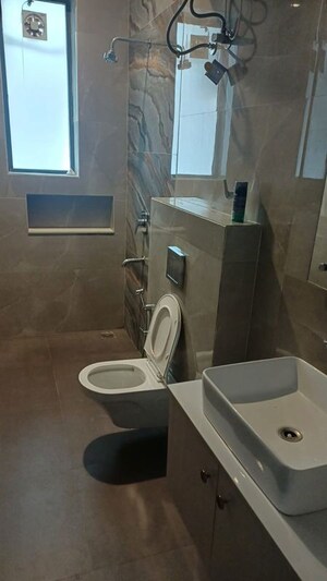 Team Area in 5 BHK Builder Floor at Sector 5 – for Rent