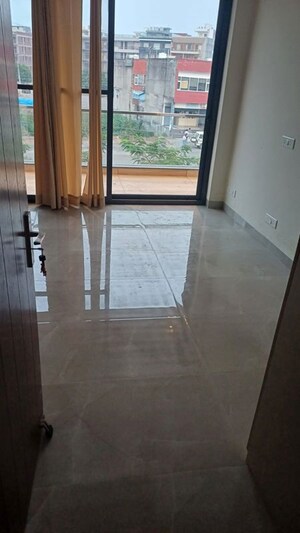 Room in 5 BHK Builder Floor at Sector 5 – for Rent