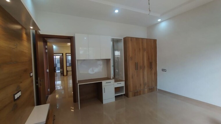 Room, kishanpura 3.5 Bedroom 216 Sq.Yd. Independent House In Kishanpura Zirakpur 10381787
