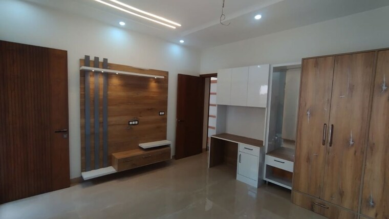 Room, kishanpura 3.5 Bedroom 216 Sq.Yd. Independent House In Kishanpura Zirakpur 10381787