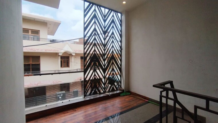 Balcony, kishanpura 3.5 Bedroom 216 Sq.Yd. Independent House In Kishanpura Zirakpur 10381787