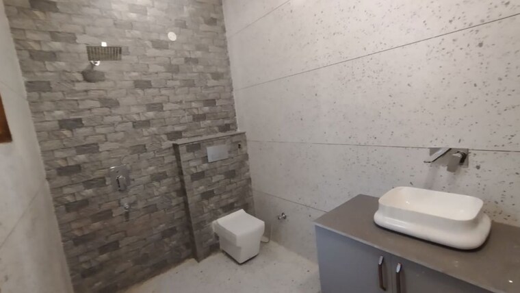 Bathroom, kishanpura 3.5 Bedroom 216 Sq.Yd. Independent House In Kishanpura Zirakpur 10381787
