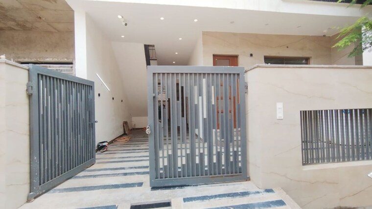 undefined, kishanpura 3.5 Bedroom 216 Sq.Yd. Independent House In Kishanpura Zirakpur 10381787
