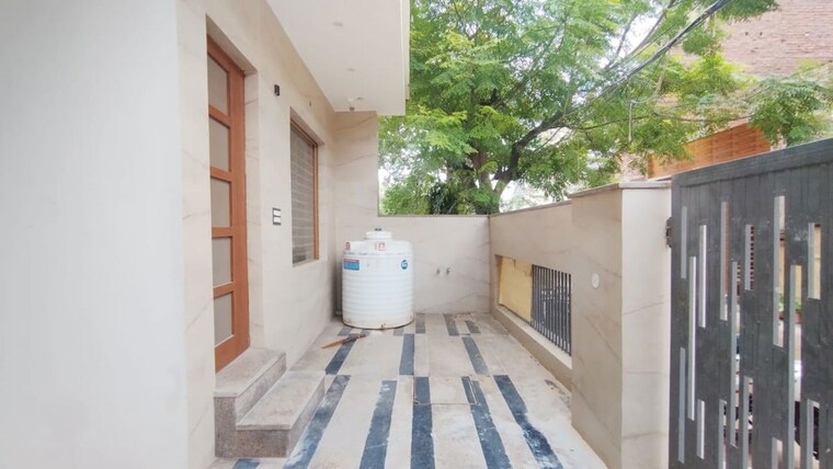 Balcony, kishanpura 3.5 Bedroom 216 Sq.Yd. Independent House In Kishanpura Zirakpur 10381787