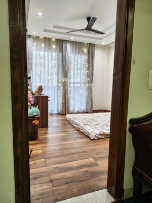 Room in 3 BHK Apartment at Sector 2 Dwarka – for Rent