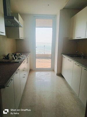 Room in 3 BHK Apartment at Lokhandwala Minerva Mahalaxmi, Mahalaxmi – for Rent