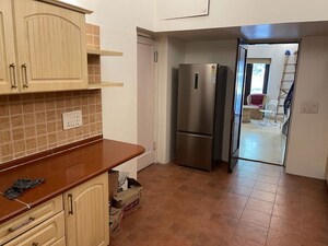 Room in 4 BHK Villa at Nizamuddin East – for Rent