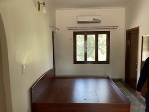 Furnished Amenities in 4 BHK Villa at Nizamuddin East – for Rent
