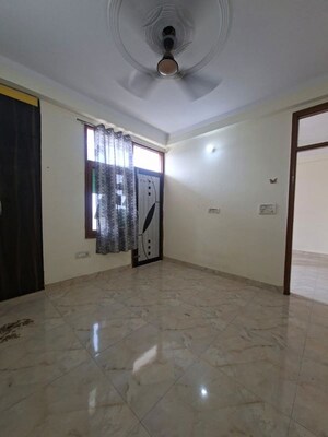 Room in 1 BHK Builder Floor at Maidan Garhi – for Rent