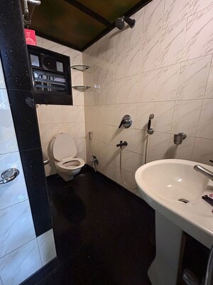 Team Area in 1.5 BHK Apartment at Emerald CHS, Bandra West – for Rent