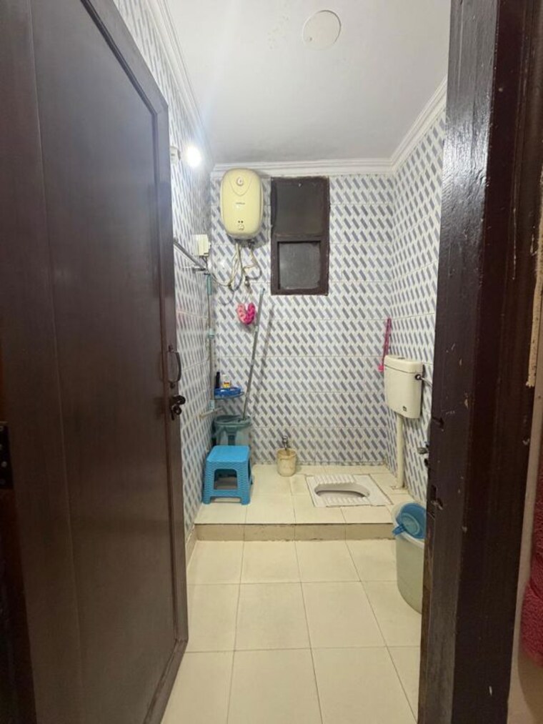 Bathroom, govindpuri 2 Bedroom 75 Sq.Yd. Builder Floor In Govindpuri Delhi 10351408
