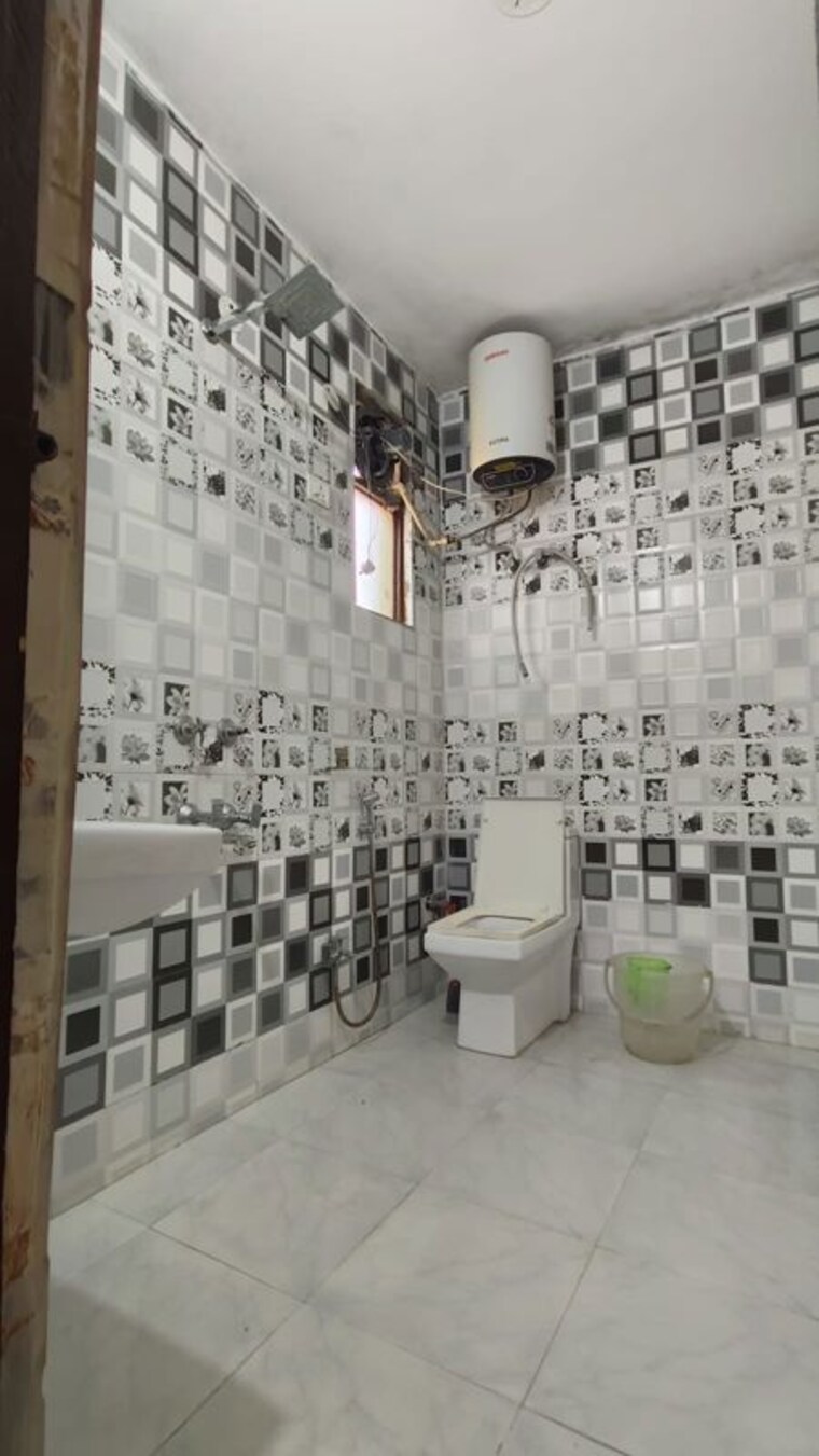 Bathroom, neb sarai 1 Bedroom 550 Sq.Ft. Builder Floor In Neb Sarai Delhi 10381849