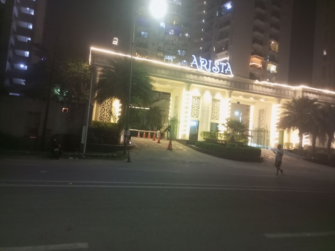 3.5 BHK + Pooja Room,Servant Room,Study Room,Extra Room,Basement,Store Room Apartment For Sale in Sunworld Arista