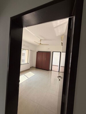 Room in 3 BHK Apartment at Paranjape Schemes Vasant Vihar Towers, Baner – for Rent