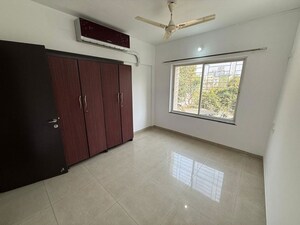 Room in 3 BHK Apartment at Paranjape Schemes Vasant Vihar Towers, Baner – for Rent