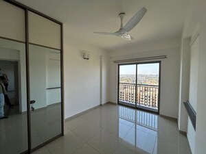 Room in 2 BHK Apartment at Goyal Footprints, Thanisandra Main Road – for Rent
