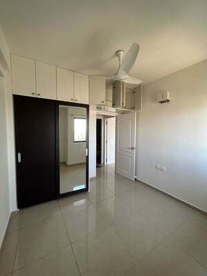 Room in 2 BHK Apartment at Goyal Footprints, Thanisandra Main Road – for Rent