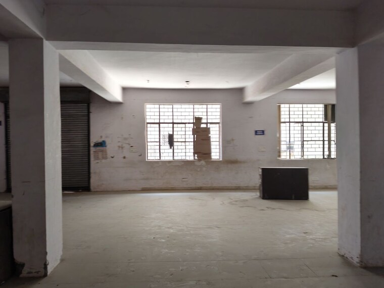 Room, sector 63 Commercial Warehouse 4500 Sq.Ft. In Sector 63 Noida 10381890
