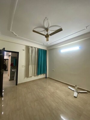 Room in 3 BHK Apartment at Palm Residency Chhatarpur, Chattarpur – for Rent