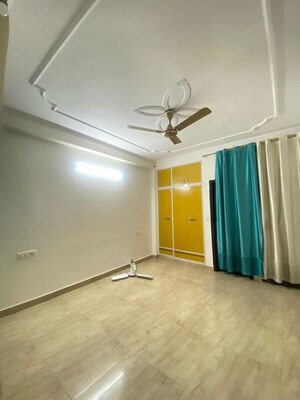 Room in 3 BHK Apartment at Palm Residency Chhatarpur, Chattarpur – for Rent