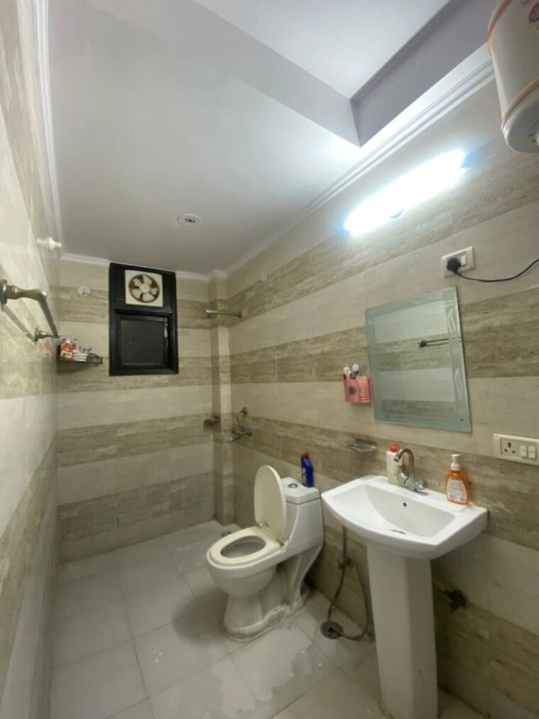 Bathroom, palm-residency-chhatarpur 3 Bedroom 1350 Sq.Ft. Apartment In Chattarpur Delhi 10381923